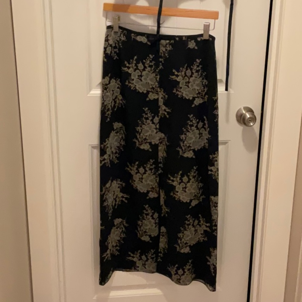 Casual Corner Skirt and Top Set - Picture 4 of 7